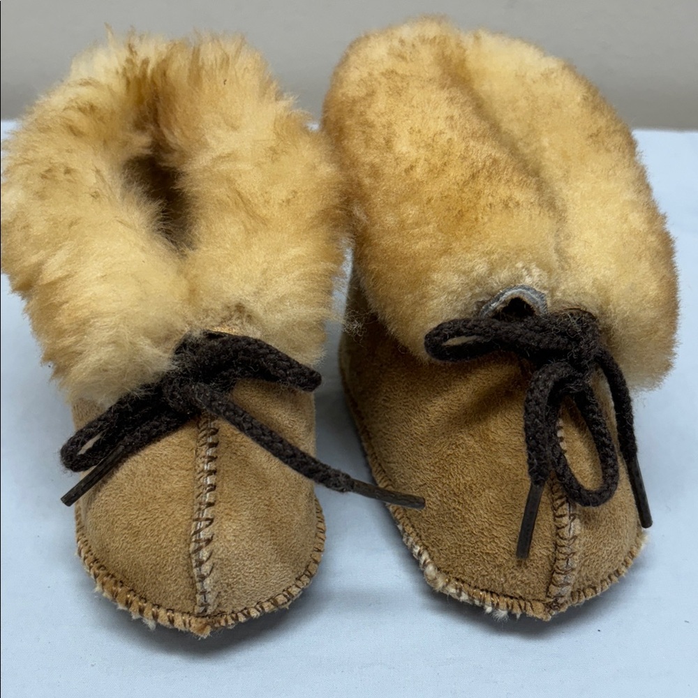 Minnetonka Moccasin Slippers Infant Child Sheepskin Tan Booties Infant SZ 2